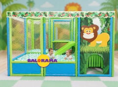 ملعب صغير على شكل غابة، أبعاده 3.6 × 2.4 × 2.5 متر