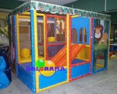 ملعب صغير على شكل غابة، أبعاده 3.6 × 2.4 × 2.5 متر