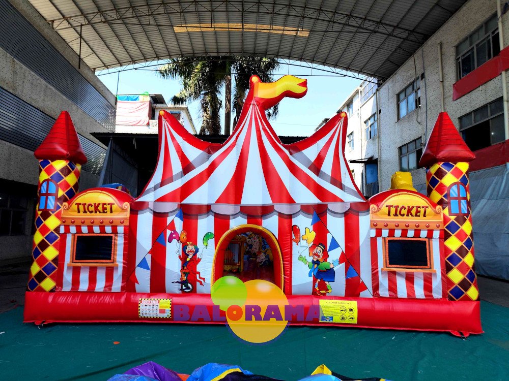 Renkli Karnaval Şişme Oyun Alanı 7x5x3.1h Mt